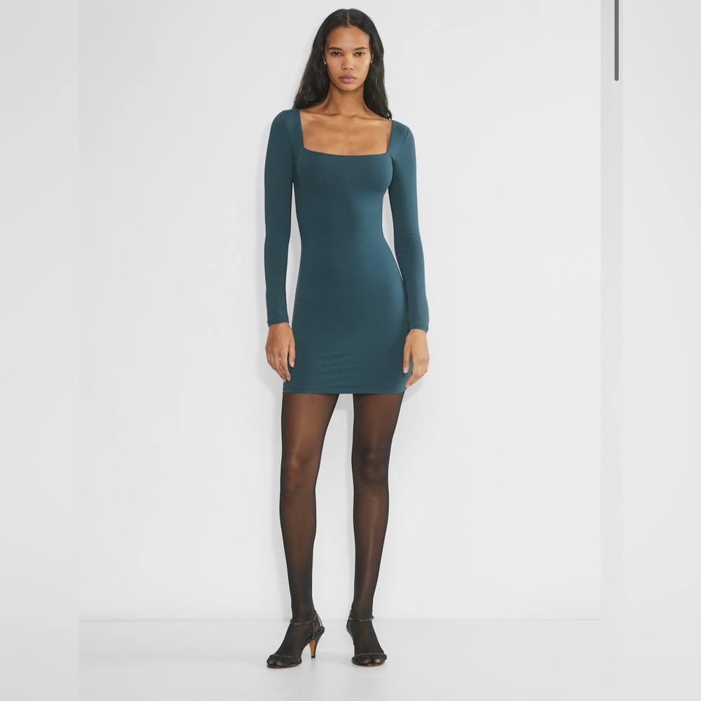 Aritzia CONTOUR SQUARENECK
LONGSLEEVE Mini Dress